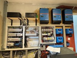 https://blog-admin.kremik.sk/media/victron energy instalacia-256x192.jpg